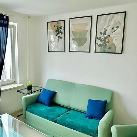 Varsovian Chic - Stylish 2Br In City Center With Balcony & Views-3