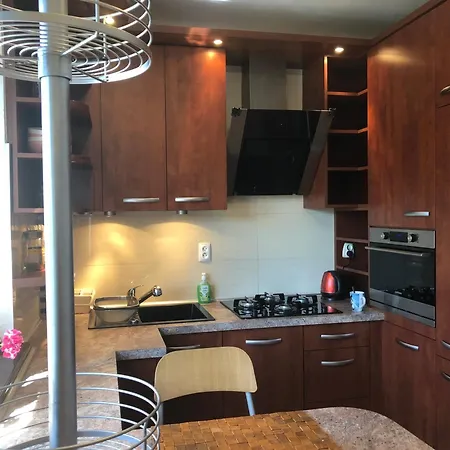 Plac Bankowy Apartment, Metro-2