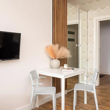 Lovely Boutique Studios 2X1Br Nearby Chopin Airport & 15 Min To Centre By Tram-3