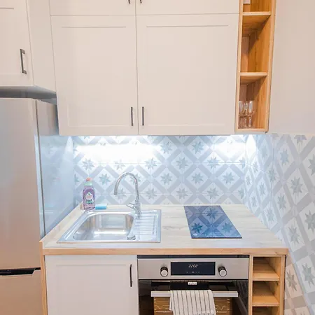 Cozy 1-Bedroom Flat Next To The City Center-2