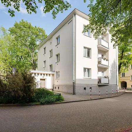 Saxon Garden Spacious Apartment By Bookinghost-2