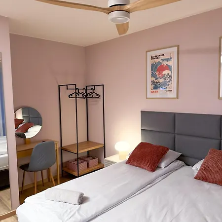 Pink Studio With Balcony - Self Check-In-2
