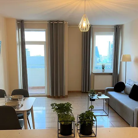 Uroczy Apartament z widokiem na centrum i darmowym parkinigiem-3