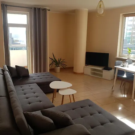 Duży przestronny Apartament z darmowym parkingiem i dwoma balkonami-2