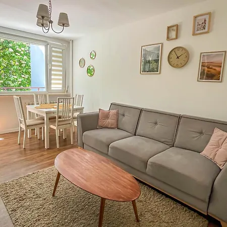 Komfortowy 3 pokojowy Apartament z Balkonem-2