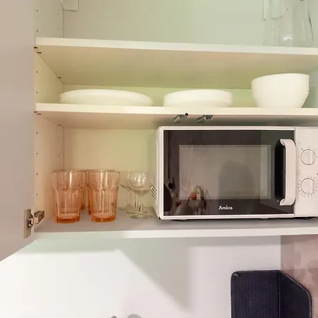 Apartament Fala By Metro No-Ac Rolety Blackout A Fan Self-Checkin Parkview 30Min Metro To Narodowy Stadium Klub Stodola Sgh Public Parking Fast Wifi-3