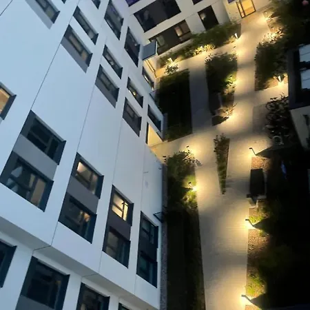 Jetset Airport Apartment-2