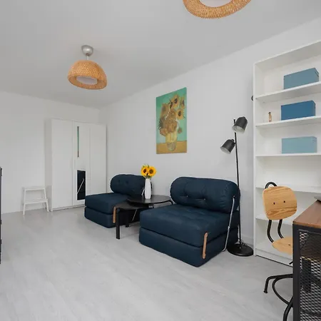 Bright Apartments Close To City Centre By Noclegi Renters-3