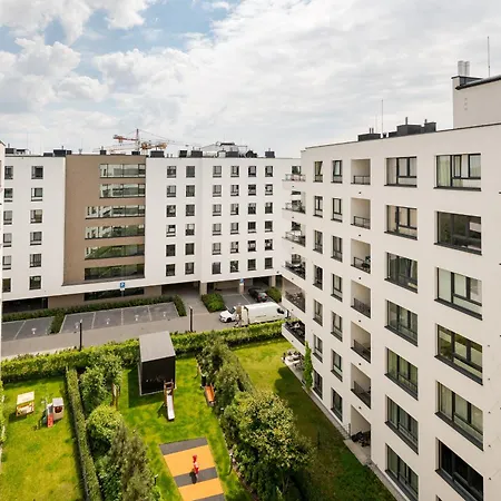 Włochy Równoległa Cosy Apartment by BookingHost-2