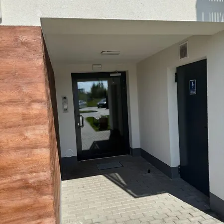 Apartament Burgund 2 pokojowy z ogródkiem lub pokoje ze wspólną kuchnią i łazienką-2