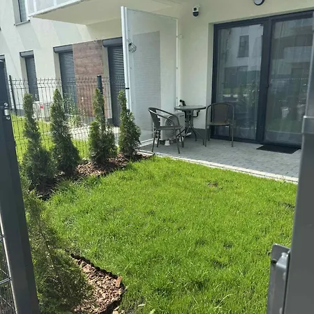 Apartament Burgund 2 pokojowy z ogródkiem lub pokoje ze wspólną kuchnią i łazienką-3