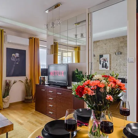 Lumina I 2-Rooms Apartment With Balcony I Parking I Platinum Tower-2