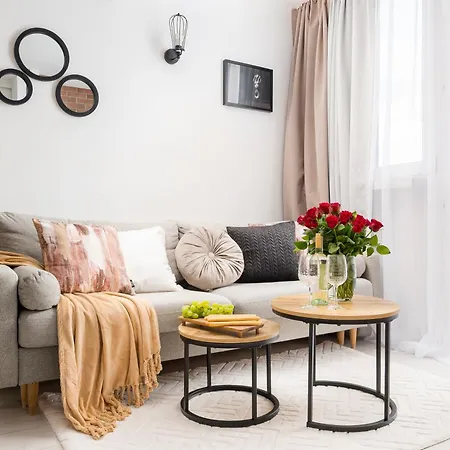 Charming 2X 1-Br Studios 950 M From Central Station, Bedroom & Separate Living Room-2