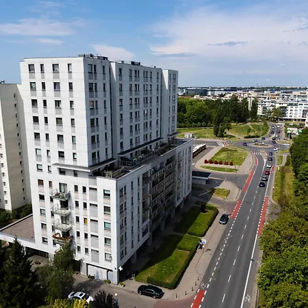 Quiet Apartment Near City Center & Airport - Balcony, Fast Wi-Fi-3