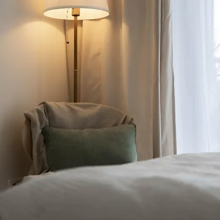 Quiet Apartment Near City Center & Airport - Balcony, Fast Wi-Fi-2