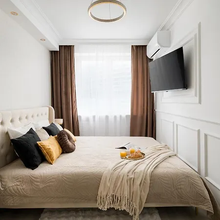 First Class Suite 3 Min To Central Station With Balcony, Ac And The View On Palace-2