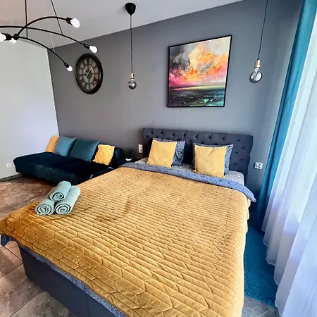 Studio Krzemieniecka, Air Con, metro Słodowiec, free parking by Cosmo Spirit-3