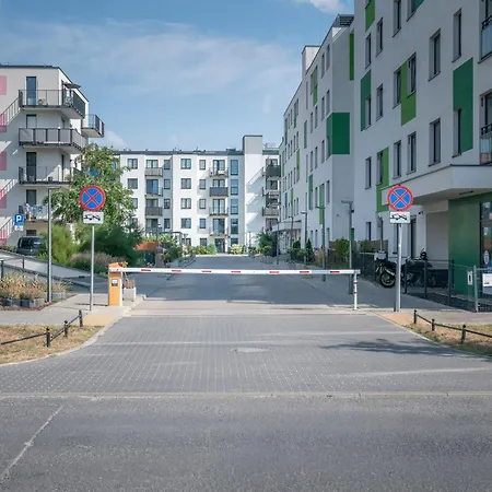 Elegant Apartment With Private Garden, Ac And Garage, Near Airport-3