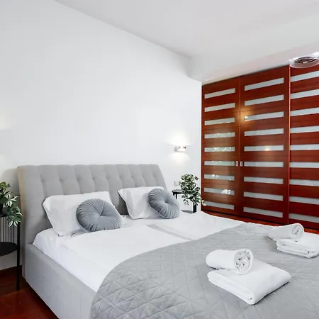 Royal Retreat Luxury Apartment Lazienki Park-2
