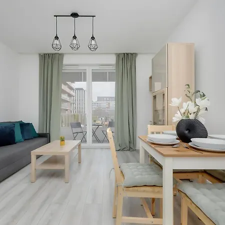 M&R Apartament Airport&Business Premium Atrium, Garage, Close By Chopin Airport-2