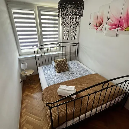 Cozy And Great Location By Cooee Apartments-3
