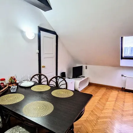 Green Wood Apartament Stara Ochota-3