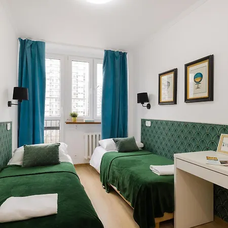 UnitApartments Rondo ONZ 3-pokojowe Apartamenty w Centrum Warszawy 1-8 osób Parking Metro WIFI Winda-2