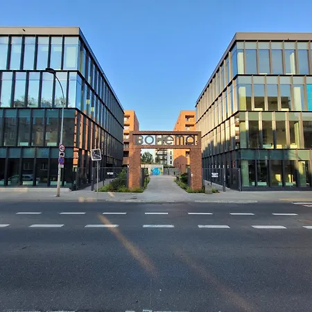 Factory Apartment In Historical Estate, Air Conditioned, Metro-3