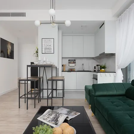 Towarowa Tower Apartment With Parking & Ac By Renters Prestige-3
