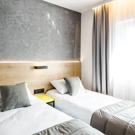 Air Hotel-3