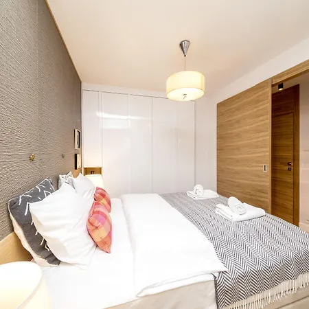 Golden Apartment With Air Condition By Your Freedom-3
