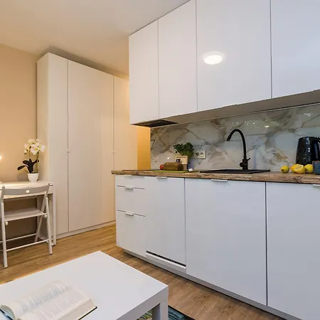 Shortstaypoland Batorego-2