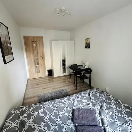 Wola Ratusz Rooms-2
