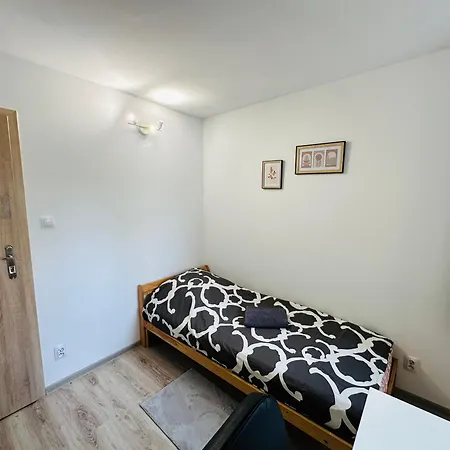 Wola Ratusz Rooms-3