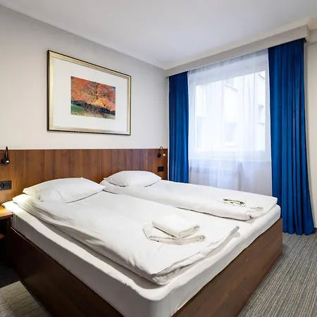 Noclegi Hit Rooms & Apartments-2