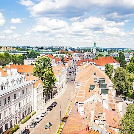 Central Apartment With Balcony And Views, Old Town, Metro-2