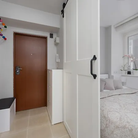 Central Warsaw Apartments Near The Palace Of Culture And Science By Noclegi Renters-3