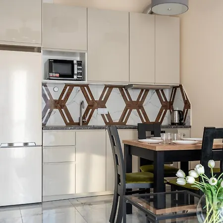 Prymasa Tysiąclecia 83A Separate Bedroom Free Garage By Perfect Apart 634-3