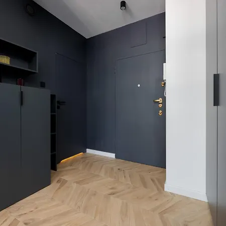 Tasteful Apartment With Parking By Noclegi Renters-2