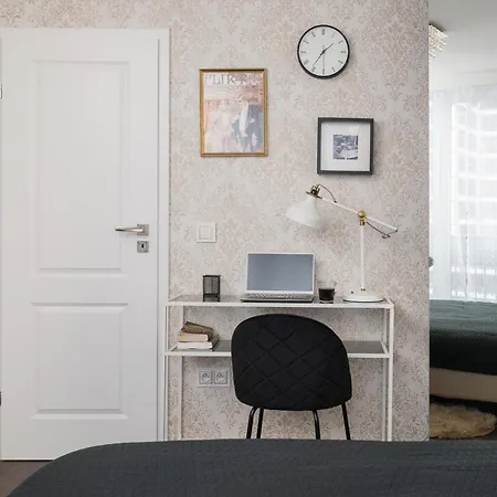 New Metropolis 2-Bedroom Suite 900M To Central Station With Air-Conditioning-3