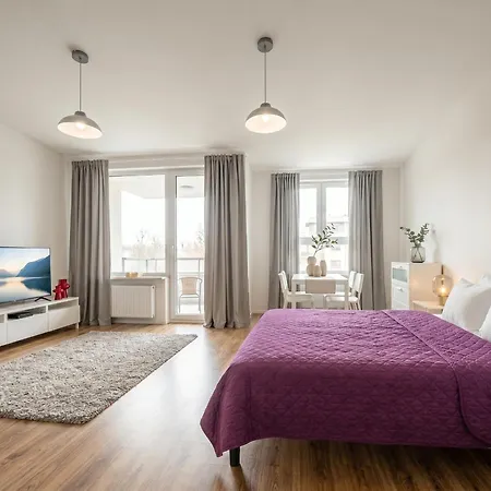 Golden Apartments Warsaw - Stylish & Sunny - Pereca Residence, City Center-3