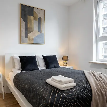Golden Apartments Warsaw - Stylish & Sunny - Pereca Residence, City Center-3
