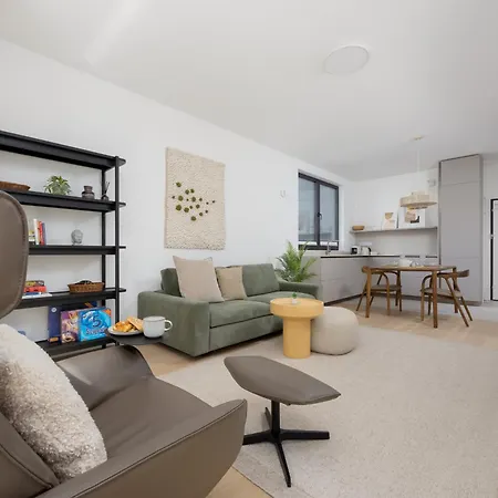 Stylish Grzybowska Apartments by Noclegi Renters-3