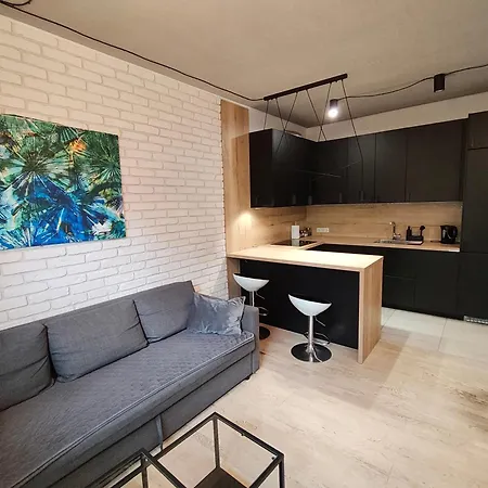 Be My Guest- Fontany Calm Apartment Metro Wi-Fi Free Parking Zone-2