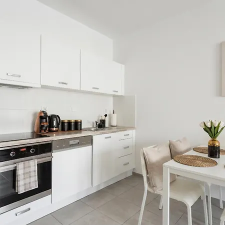 Golden Apartments Warsaw - Stylish & Sunny - Pereca Residence, City Center-3