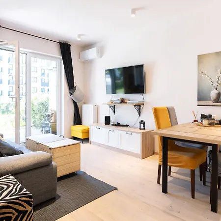 Elegant Apartment With Private Garden, Ac And Garage, Near Airport-2