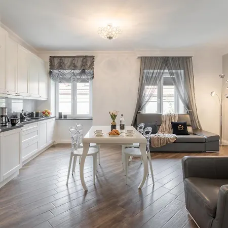 Golden Apartments Warsaw - Elegant Stay, Podwale Street-3