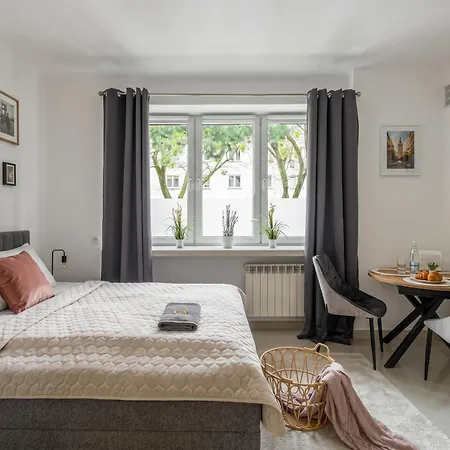 Golden Apartments Warsaw-Cozy Studio-Old Town&Orla-3