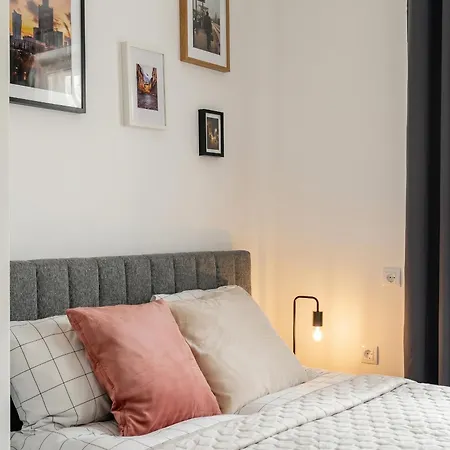 Golden Apartments Warsaw-Cozy Studio-Old Town&Orla-2