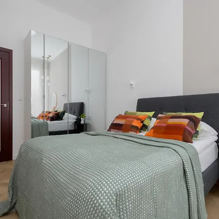 Heart Of The Old Town Royal Apartments By Noclegi Renters-3